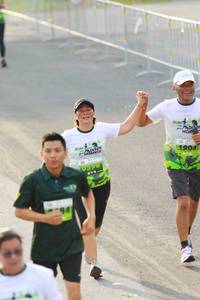 BIB: 1904
                            <button type="button" onclick="openModal(3553107)" class="btn btn-primary btn-sm float-right btn-popup" data-toggle="modal" data-target=".modal-high-quality">
                        <i class="fas fa-shopping-cart"></i> Add to Cart
                    </button>
                                            <button type="button" onclick="isThisMe(3553107, true)" class="btn btn-success btn-sm float-right btn-popup btn-isme hidden" data-toggle="tooltip" data-placement="bottom" title="นี่คือรูปของคุณใช่ไหม คลิกที่นี่เพื่อเอาเข้าอัลบั้ม">
                        <i class="fas fa-plus"></i> Add to album
                    </button>
                    <button type="button" onclick="isThisMe(3553107, false)" class="btn btn-warning btn-sm float-right btn-popup btn-isnotme hidden">
                        <i class="fas fa-ban"></i> Remove from album
                    </button>